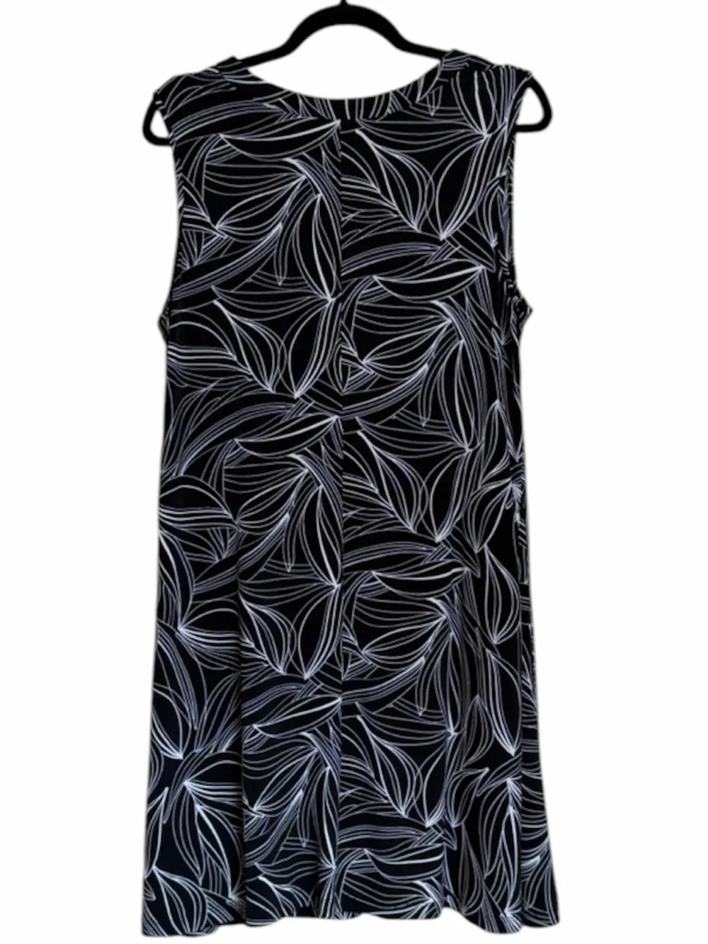 Chico's Black White Leaf Print Sleeveless V Neck A line Dress. Size Large. - Picture 5 of 6